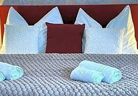 Nova Vcelnice فندق 3*