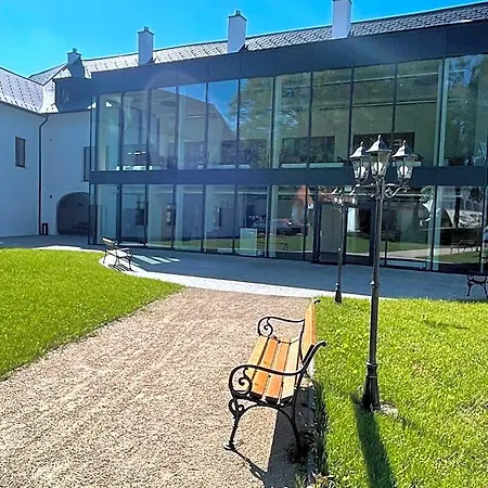 Nova Vcelnice 3*